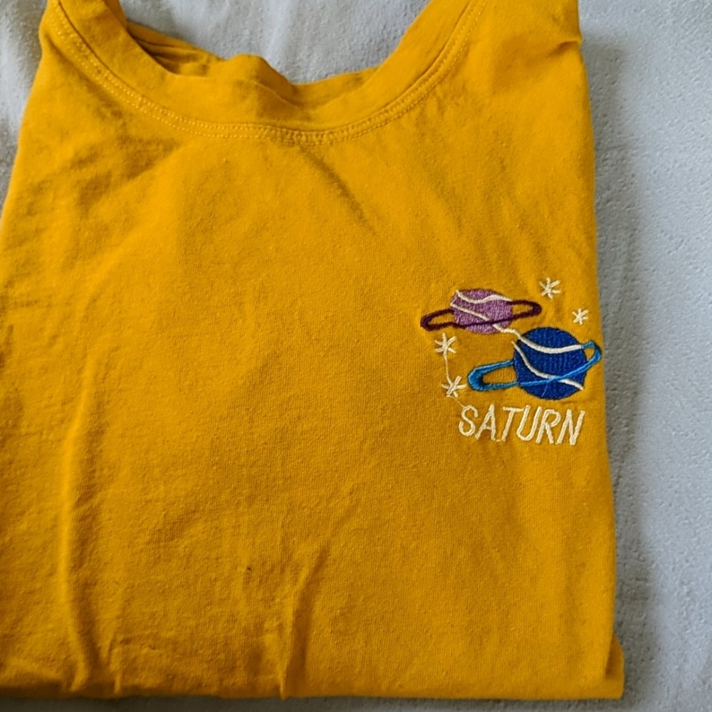 Saturn tee